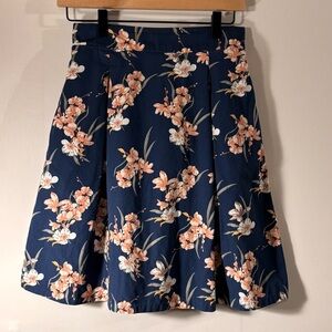 Chic Poplin Floral A-Line Skirt in Navy with pockets